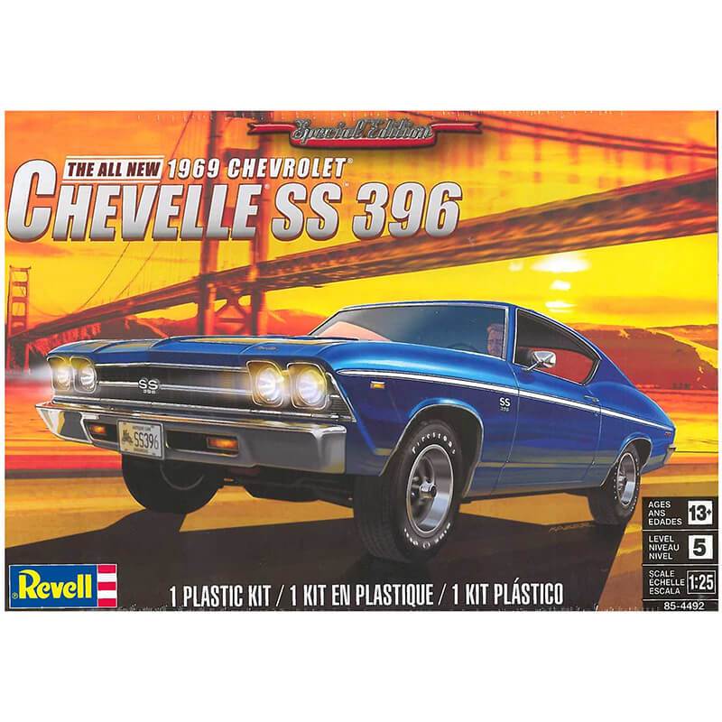 AMT 1969 Chevy Chevelle Hardtop, 1/25 scale Plastic Model Car Kit - AMT1138  