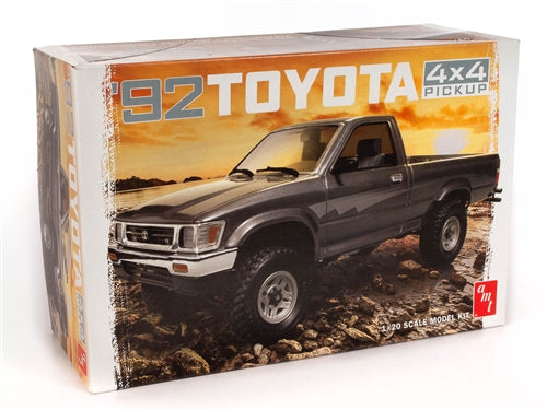 AMT1082 1992 Toyota 4x4 Pick-up 1:20 Scale Model Kit