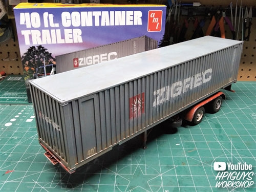 AMT1196 40' Semi Container Trailer 1:24 Scale Model Kit